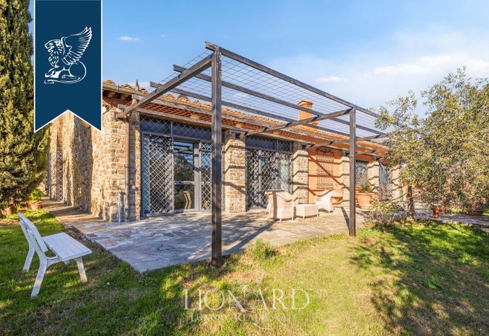 Image No.15-30 Bed Farmhouse for sale