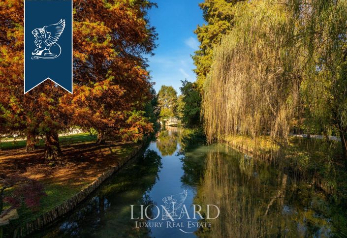 Image No.13-8 Bed Villa for sale