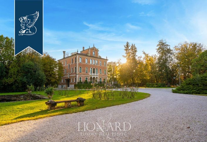 Image No.2-8 Bed Villa for sale