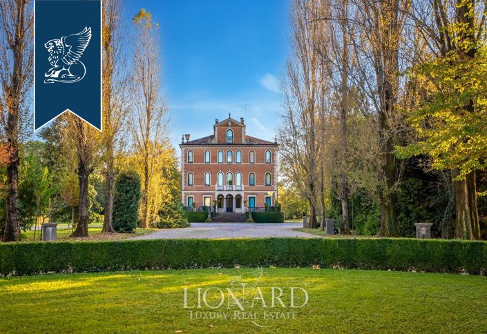 Image No.3-8 Bed Villa for sale