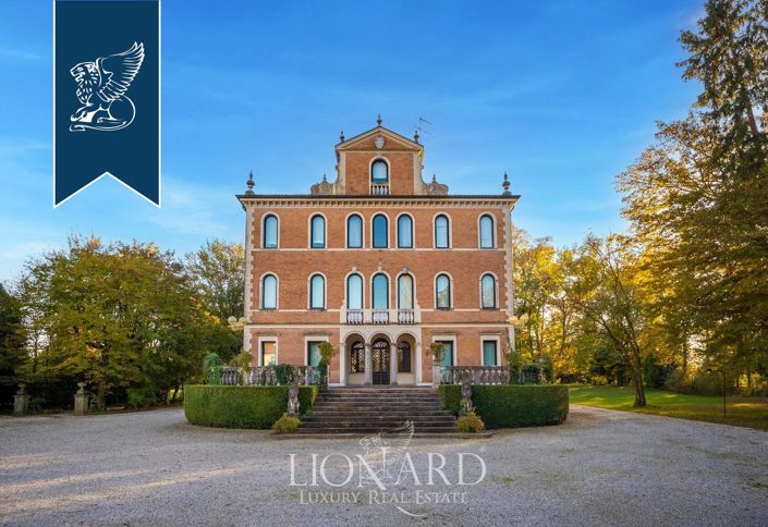 Image No.4-8 Bed Villa for sale