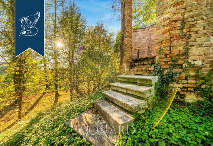 Image No.9-8 Bed Villa for sale