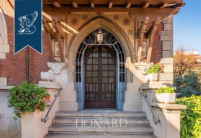 Image No.11-19 Bed Villa for sale