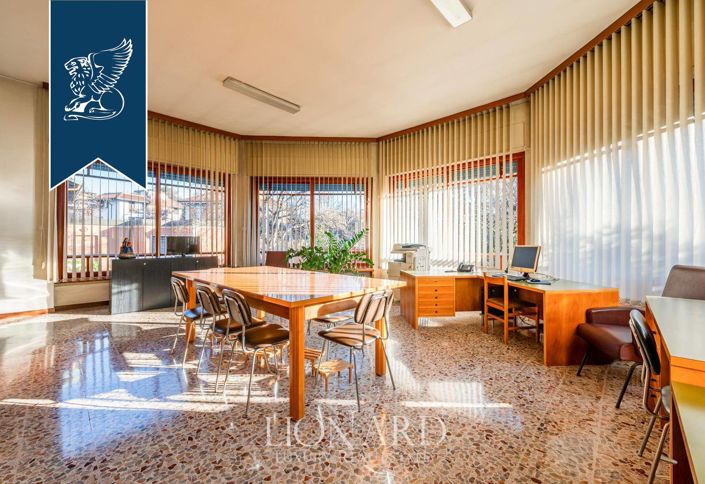 Image No.18-19 Bed Villa for sale