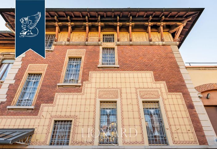 Image No.7-19 Bed Villa for sale