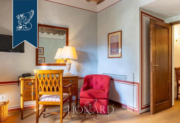 Image No.16-6 Bed Property for sale