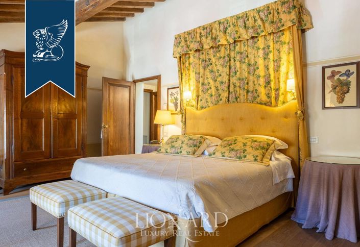 Image No.19-6 Bed Property for sale