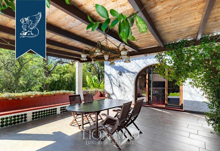 Image No.18-20 Bed Property for sale