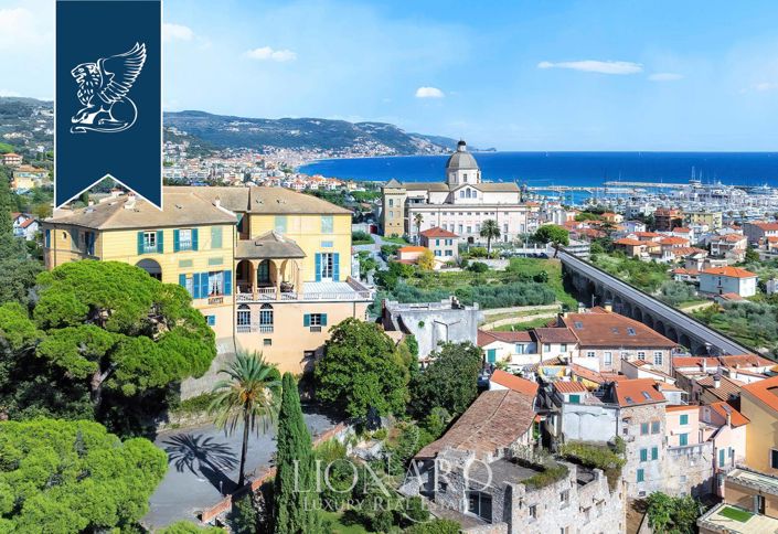 Image No.3-20 Bed Property for sale