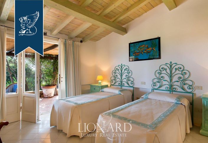 Image No.17-9 Bed Villa for sale