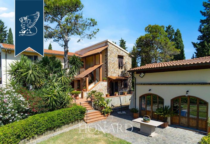 Image No.12-8 Bed Country House for sale