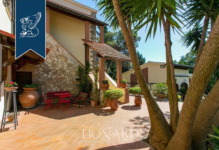 Image No.18-8 Bed Country House for sale