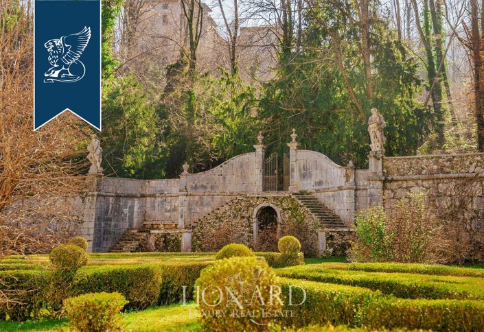 Image No.7-10 Bed Villa for sale