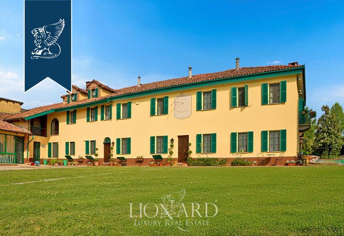 Image No.1-9 Bed Farmhouse for sale