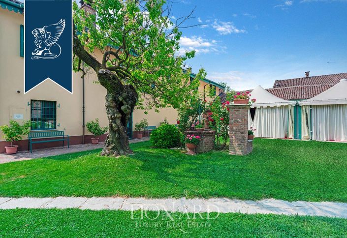 Image No.16-Ferme de 9 chambres à vendre à Asti