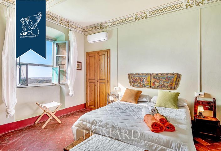 Image No.7-8 Bed Villa for sale