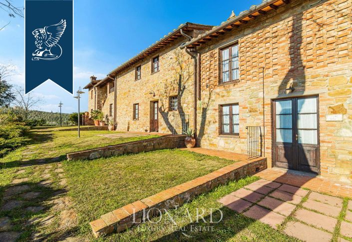 Image No.6-14 Bed Farmhouse for sale