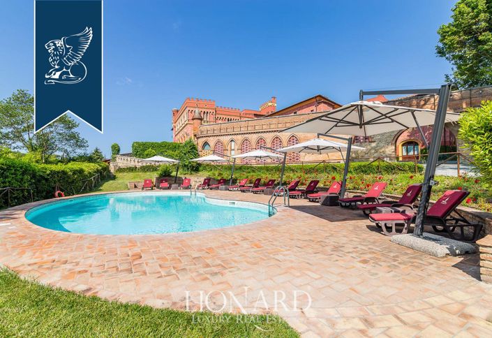 Image No.11-40 Bed Property for sale