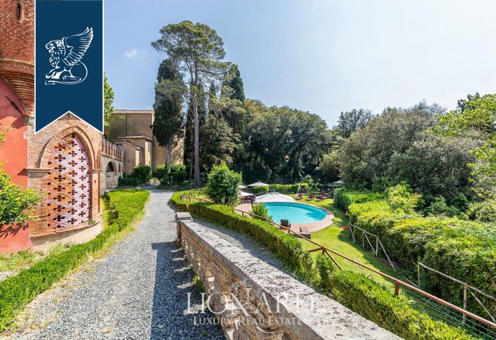 Image No.18-40 Bed Property for sale