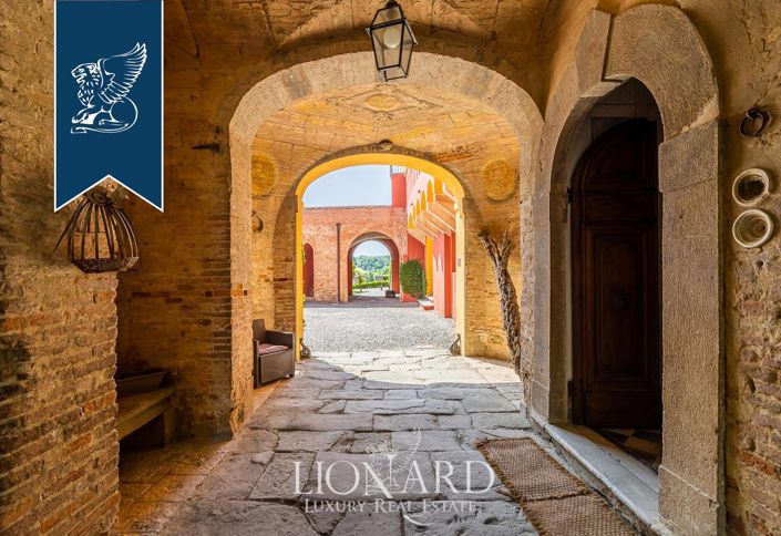 Image No.22-40 Bed Property for sale