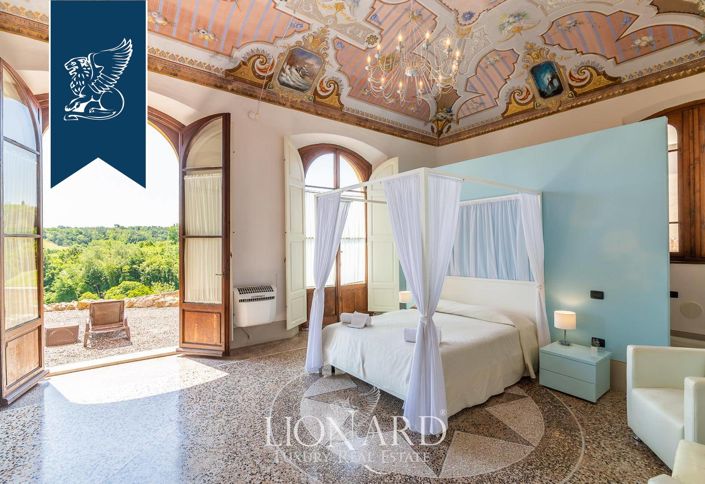 Image No.58-40 Bed Property for sale