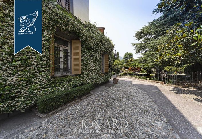 Image No.10-8 Bed Villa for sale