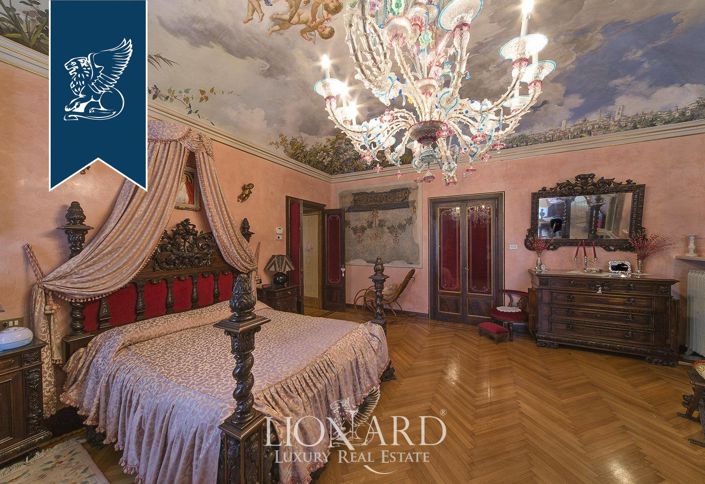 Image No.32-8 Bed Villa for sale