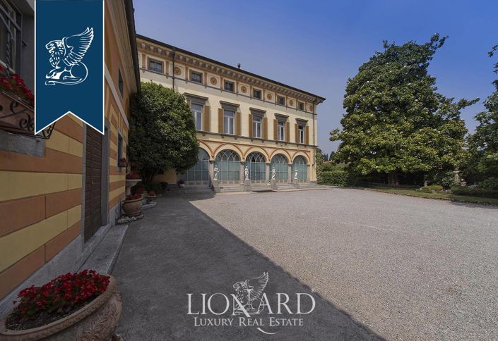 Image No.1-8 Bed Villa for sale