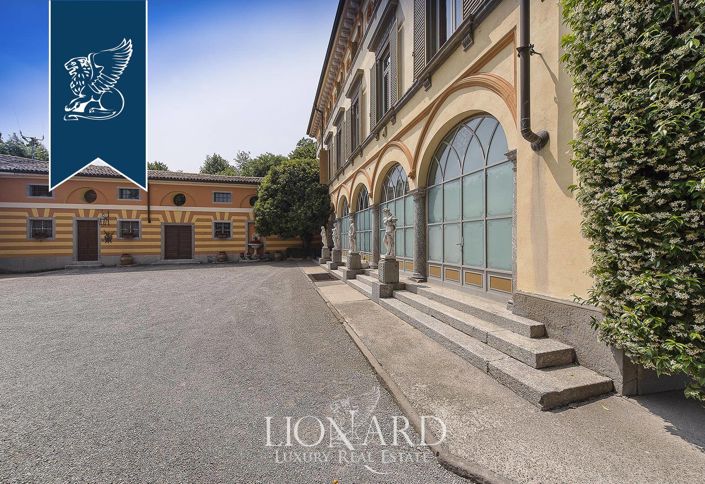 Image No.9-8 Bed Villa for sale