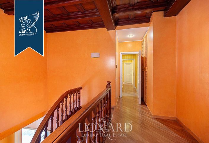 Image No.18-7 Bed Apartment for sale