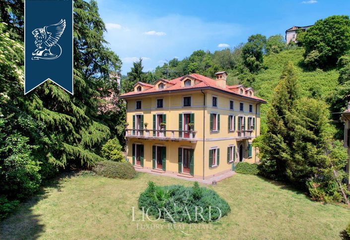 Image No.1-8 Bed Villa for sale