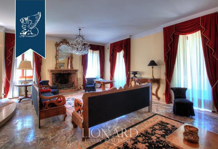 Image No.10-8 Bed Villa for sale