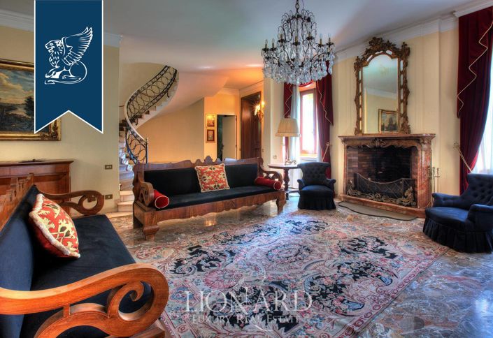 Image No.11-8 Bed Villa for sale