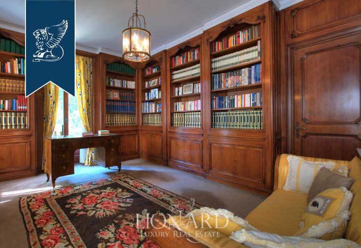 Image No.13-8 Bed Villa for sale