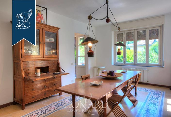 Image No.18-8 Bed Villa for sale