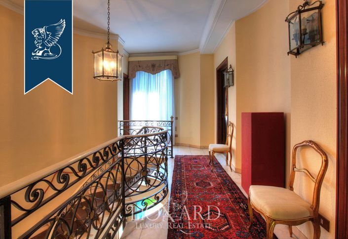 Image No.20-8 Bed Villa for sale