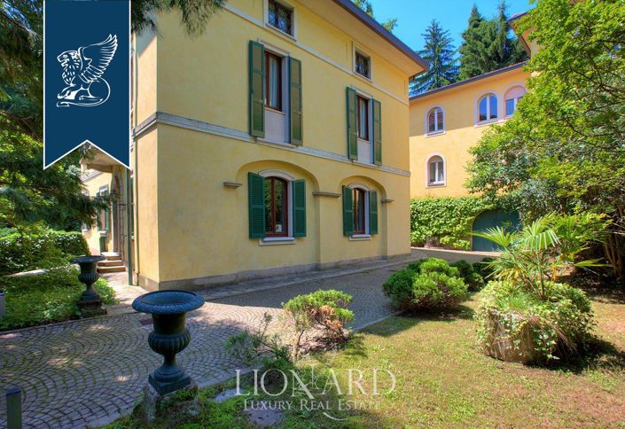 Image No.5-8 Bed Villa for sale