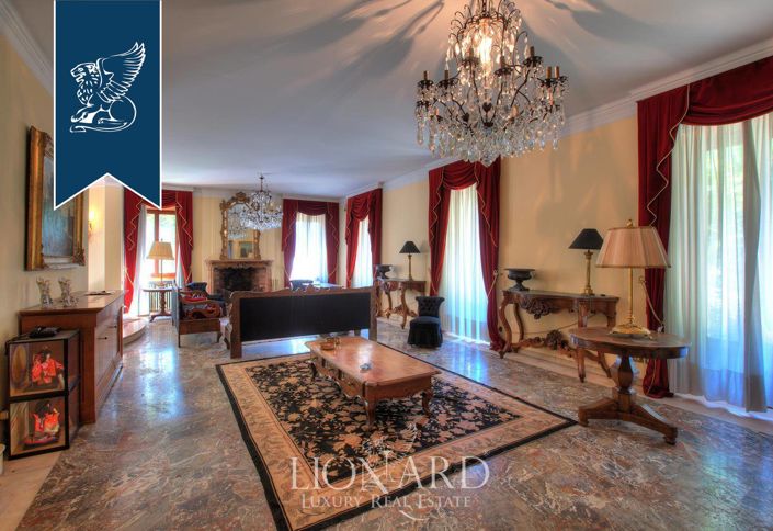 Image No.9-8 Bed Villa for sale