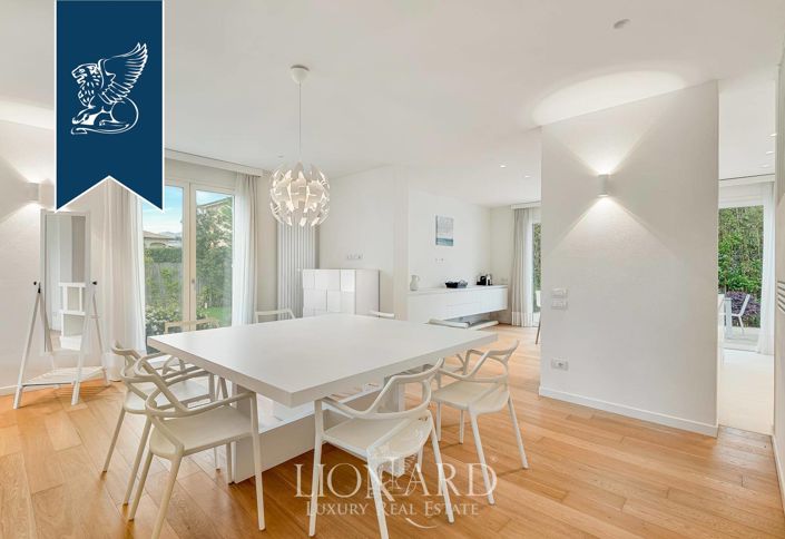 Image No.10-5 Bed Villa for sale