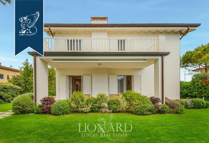 Image No.2-5 Bed Villa for sale