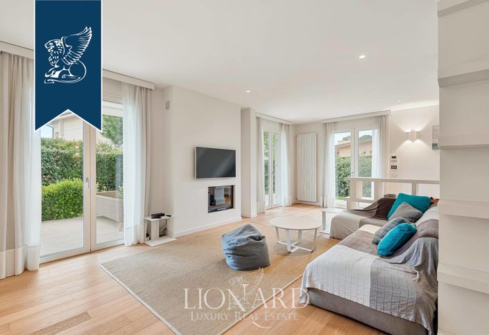 Image No.9-5 Bed Villa for sale