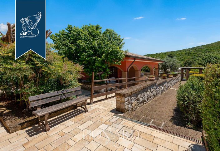 Image No.14-17 Bed Farmhouse for sale