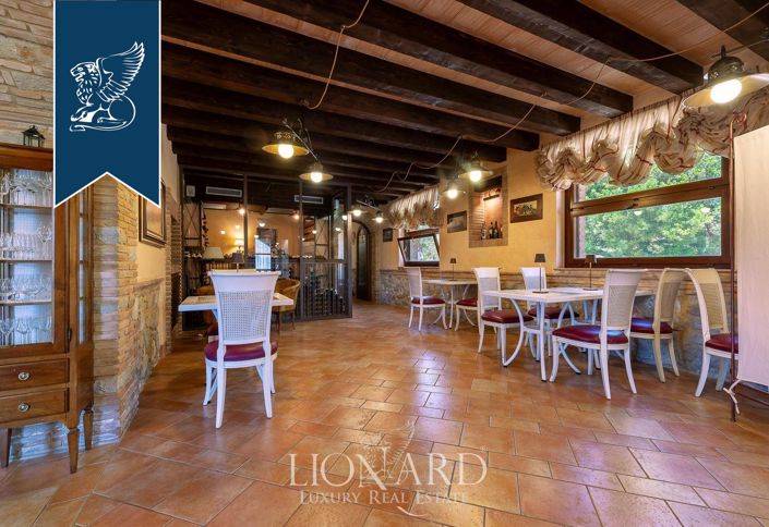 Image No.19-17 Bed Farmhouse for sale