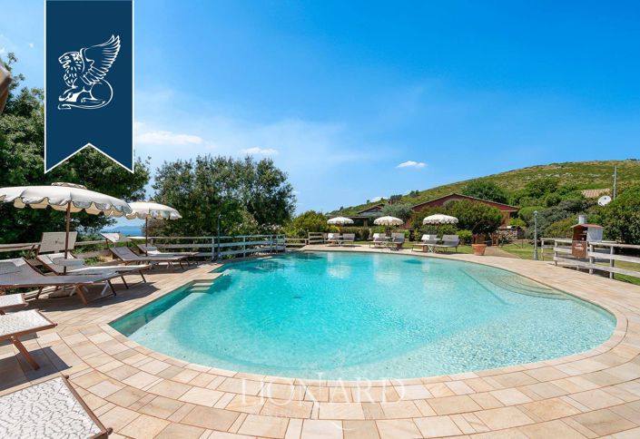 Image No.3-17 Bed Farmhouse for sale