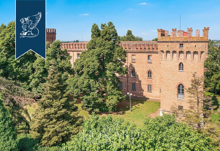 Image No.2-30 Bed Property for sale