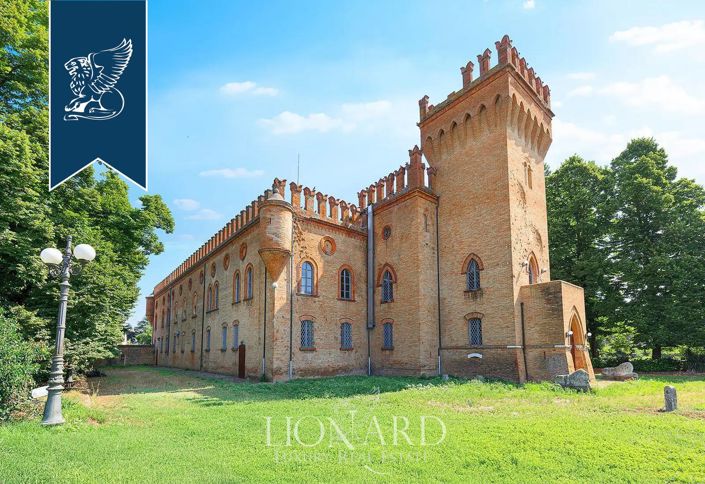 Image No.3-30 Bed Property for sale