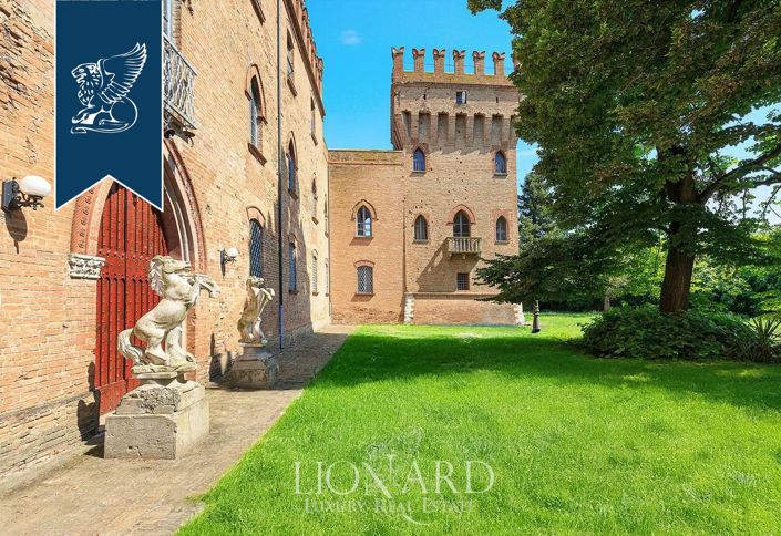 Image No.4-30 Bed Property for sale