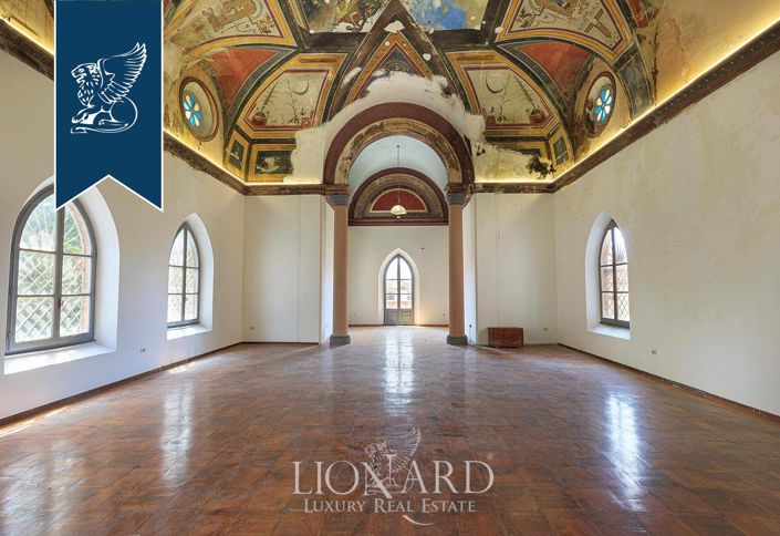 Image No.5-30 Bed Property for sale