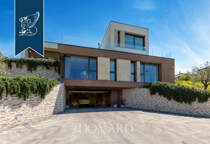 Image No.1-4 Bed Villa for sale