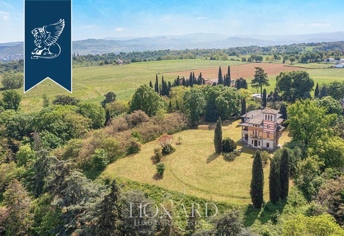 Image No.1-9 Bed Villa for sale